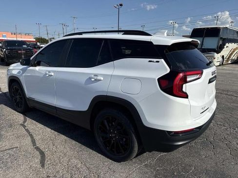 Used 2024 GMC Terrain SLE w/ Driver Convenience Package FWD image 8