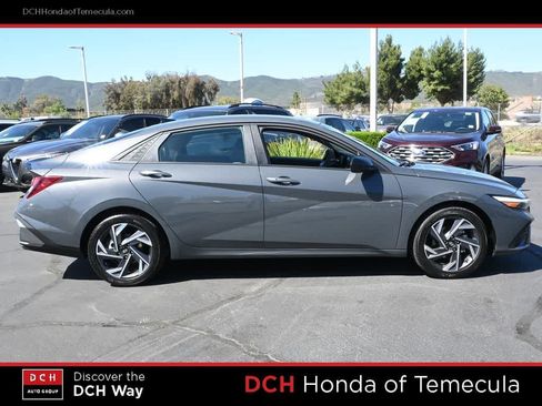 Used 2025 Hyundai Elantra Sport FWD image 5