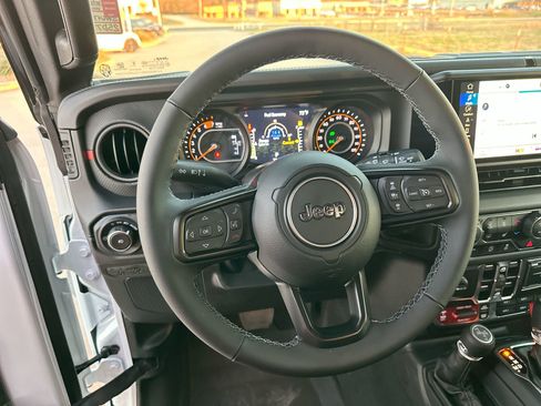 New 2025 Jeep Wrangler Unlimited Rubicon image 14