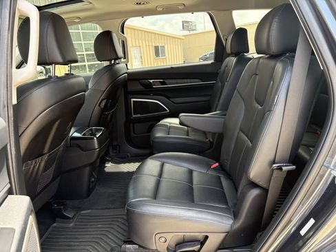 Used 2023 Kia Telluride EX w/ EX Captain's Chair Package FWD image 25