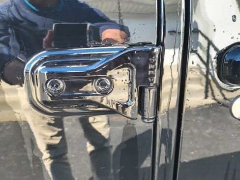 Used 2022 Jeep Gladiator Overland image 26