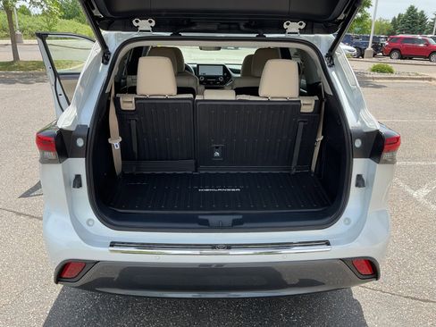 Used 2023 Toyota Highlander Limited AWD/4WD image 17