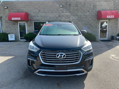 Used 2017 Hyundai Santa Fe SE FWD image 2