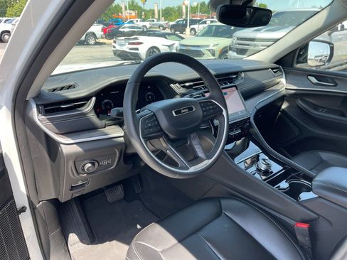 Used 2023 Jeep Grand Cherokee Limited AWD/4WD image 11