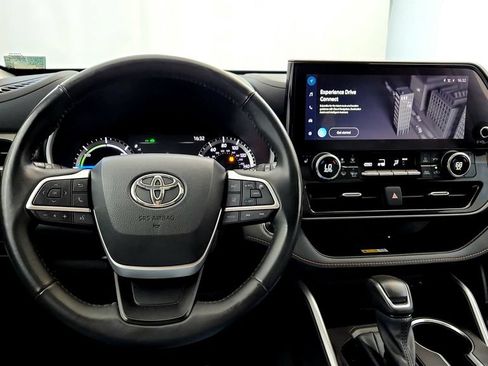 Used 2023 Toyota Highlander Bronze Edition AWD/4WD image 31