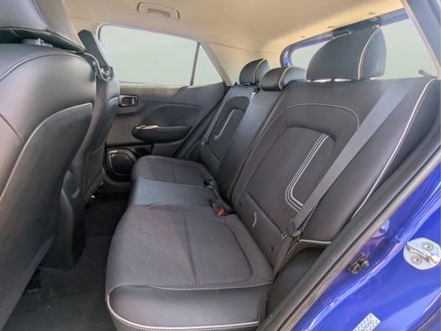 Used 2022 Hyundai Venue Limited FWD image 11