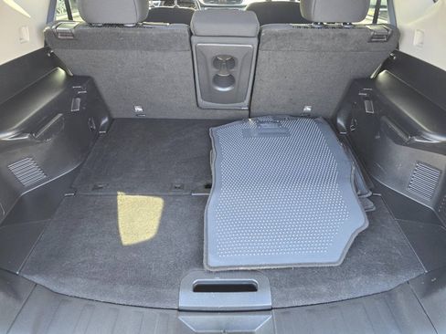 Used 2018 Nissan Rogue SV AWD/4WD image 24