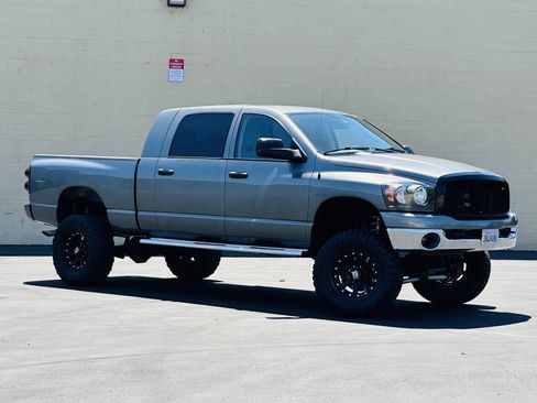Used 2007 Dodge Ram 1500 Truck SLT w/ Trailer Tow Group AWD/4WD image 2