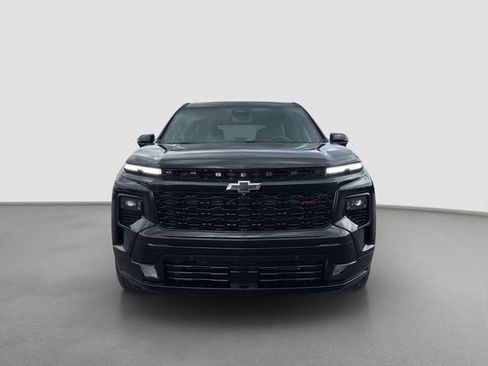 Used 2025 Chevrolet Traverse RS image 2