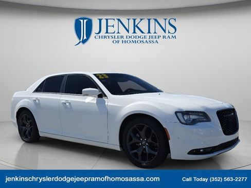 Used 2023 Chrysler 300 S w/ Comfort Group RWD image 2