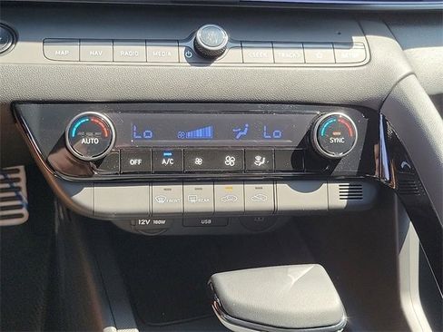 New 2025 Hyundai Elantra SEL image 10
