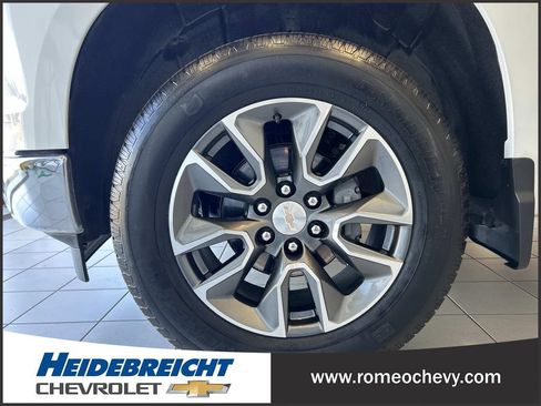 Used 2024 Chevrolet Silverado 1500 LT AWD/4WD image 7