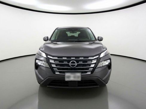 Used 2025 Nissan Rogue SV image 2