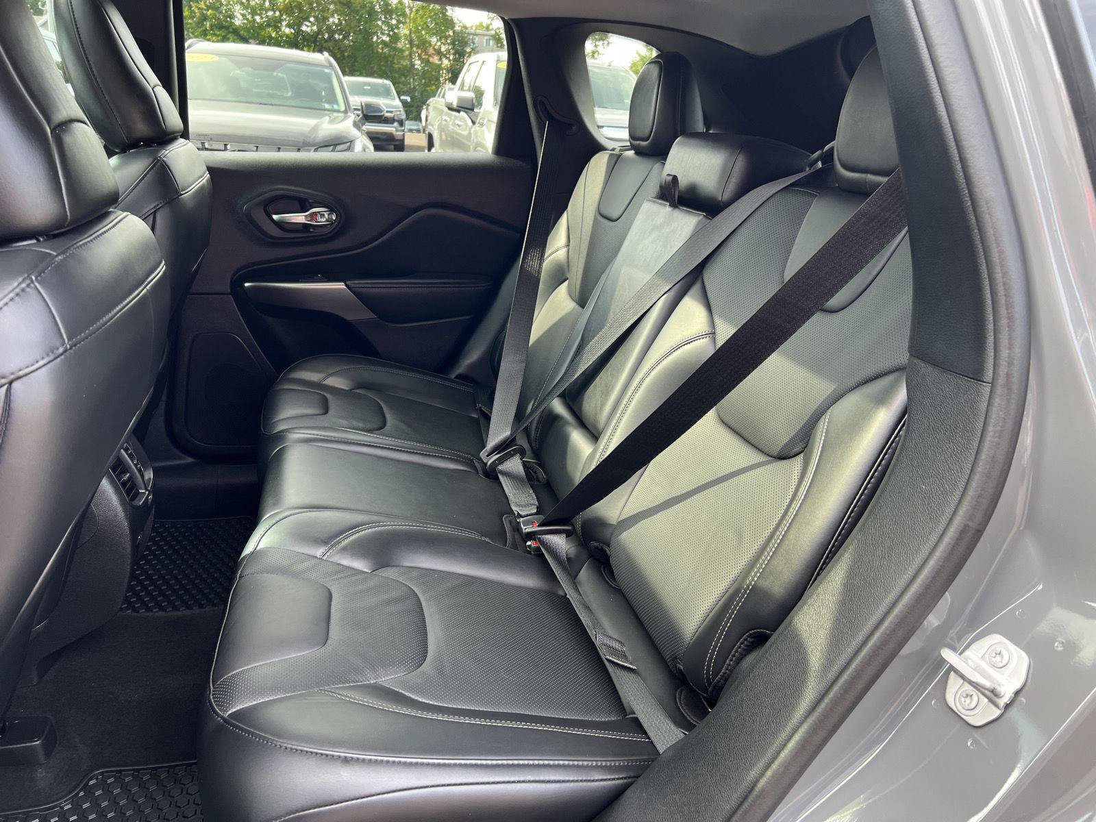 Used 2020 Jeep Cherokee Limited AWD/4WD image 12
