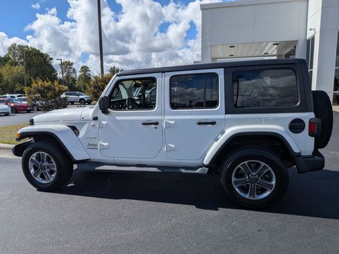 Used 2019 Jeep Wrangler Unlimited Sahara image 8
