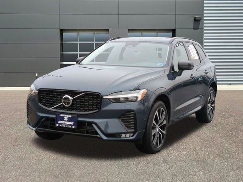 Certified 2025 Volvo XC60 B5 Plus image 3
