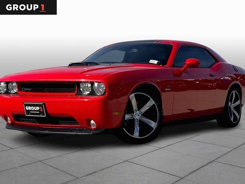 Used 2014 Dodge Challenger R/T image 1