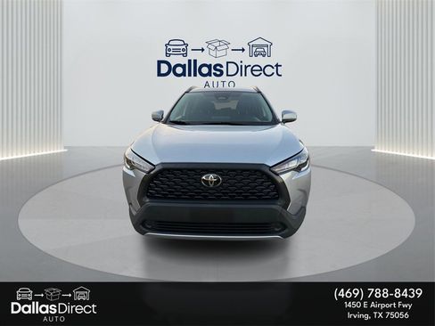 Used 2023 Toyota Corolla Cross LE image 3