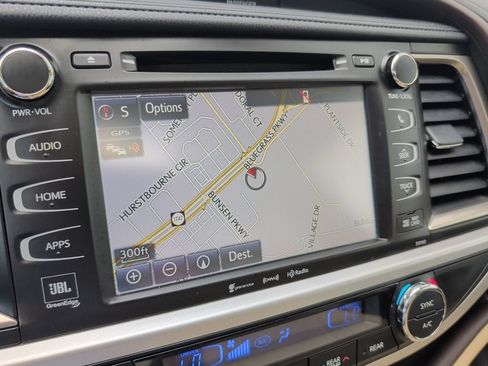 Used 2016 Toyota Highlander Limited FWD image 23