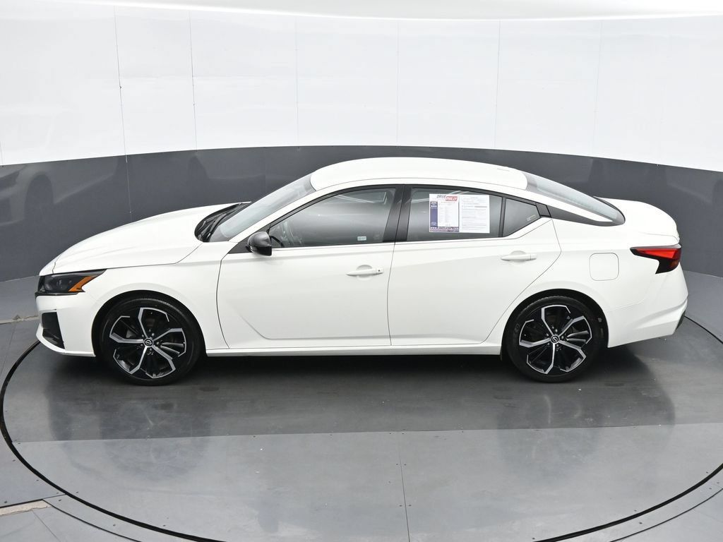 Used 2025 Nissan Altima 2.5 SR FWD image 19