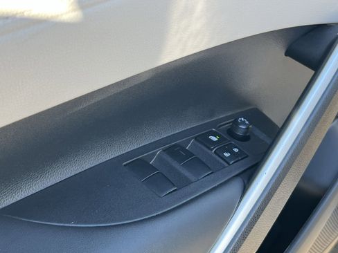 Used 2025 Toyota Corolla Cross L image 14