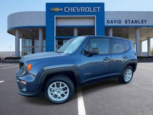 Used 2023 Jeep Renegade Latitude AWD/4WD image 4