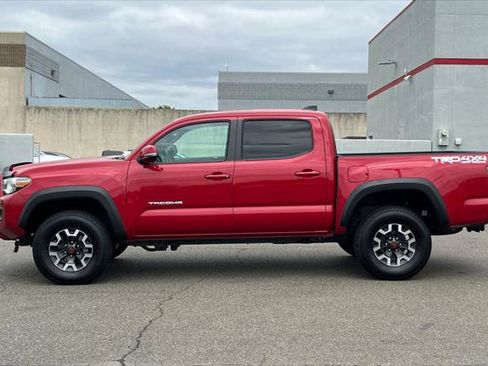 Certified 2023 Toyota Tacoma TRD Off-Road AWD/4WD image 9