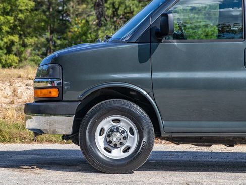Used 2014 Chevrolet Express 2500 image 9