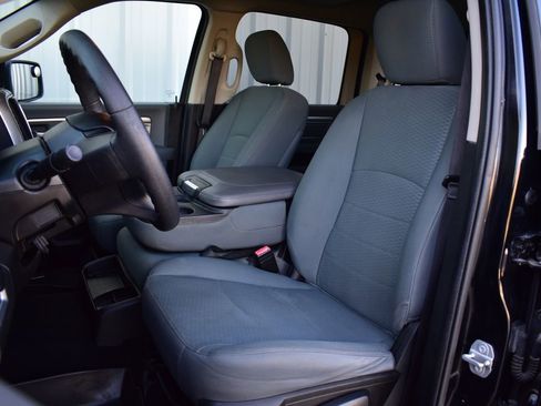 Used 2020 RAM 1500 Classic SLT AWD/4WD image 19