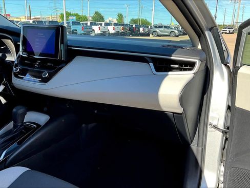 Used 2023 Toyota Corolla LE image 18