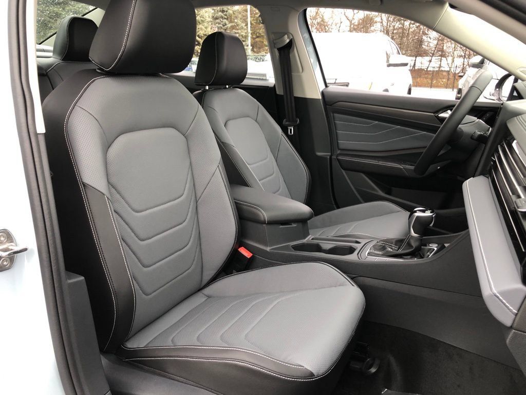 Used 2026 Volkswagen Jetta SEL FWD image 28