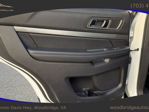 Used 2018 Ford Explorer XLT w/ Equipment Group 202A image 12