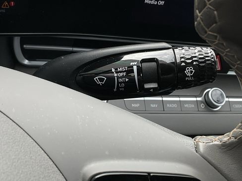 Used 2025 Hyundai Elantra SEL image 25