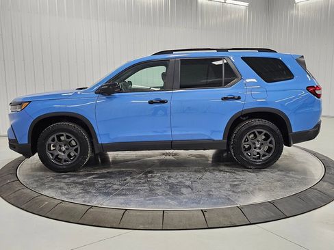 Certified 2025 Honda Pilot TrailSport image 2