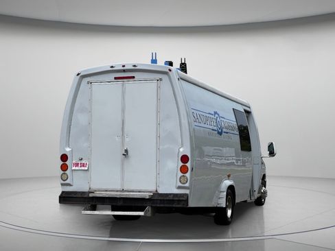 Used 2016 Ford E-450 and Econoline 450 Super Duty w/ Shuttle Bus Prep Package image 3