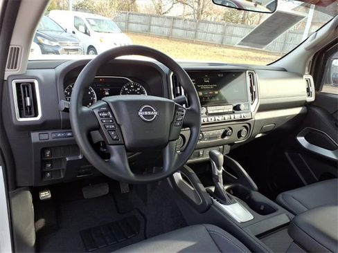 Certified 2025 Nissan Frontier SV image 8