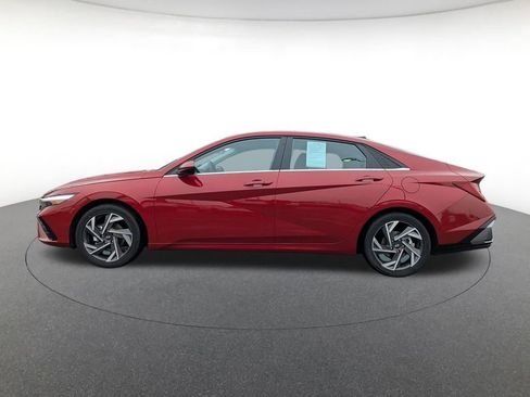 Used 2025 Hyundai Elantra SEL FWD image 8