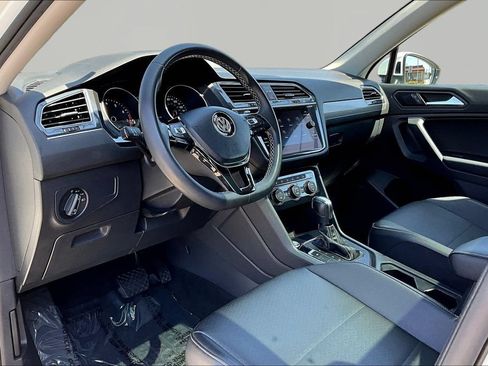 Used 2021 Volkswagen Tiguan SE w/ Panoramic Sunroof Package FWD image 18
