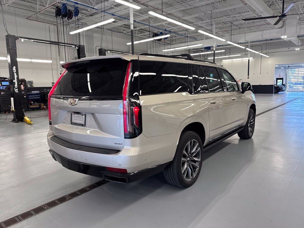 Used 2023 Cadillac Escalade ESV Sport Platinum AWD/4WD image 5
