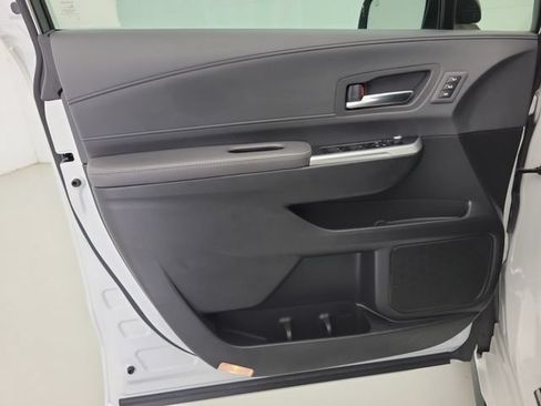 Used 2023 Toyota Sienna XSE FWD image 21