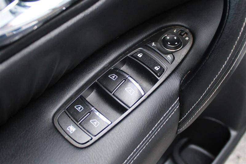 Used 2018 Nissan Armada Platinum w/ Interior Lighting Package AWD/4WD image 14