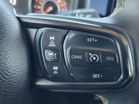 Used 2025 Jeep Gladiator Sport AWD/4WD image 19
