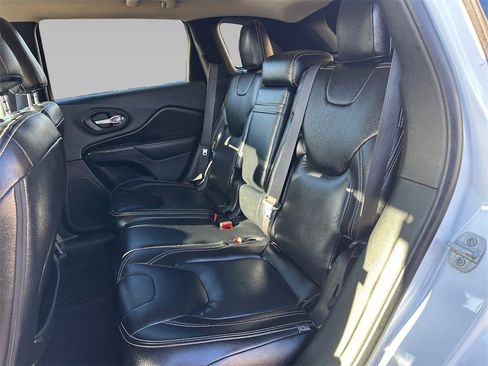 Used 2016 Jeep Cherokee Latitude w/ Cold Weather Group image 15