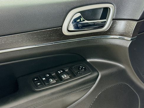 Used 2018 Jeep Grand Cherokee Limited image 24