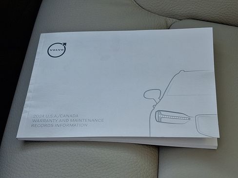 Certified 2024 Volvo XC90 B6 Plus image 28