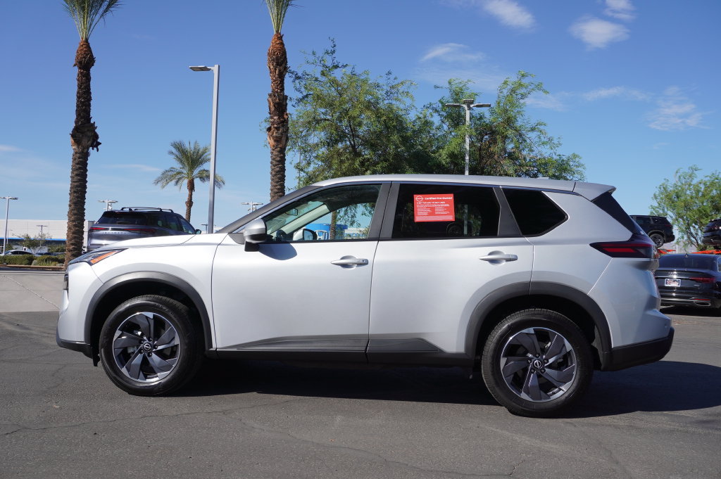 Certified 2025 Nissan Rogue SV FWD image 2
