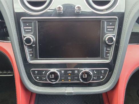 Used 2018 Bentley Bentayga AWD/4WD image 20