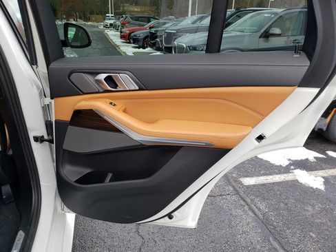 Used 2025 BMW X5 xDrive50e w/ M Sport Package image 16