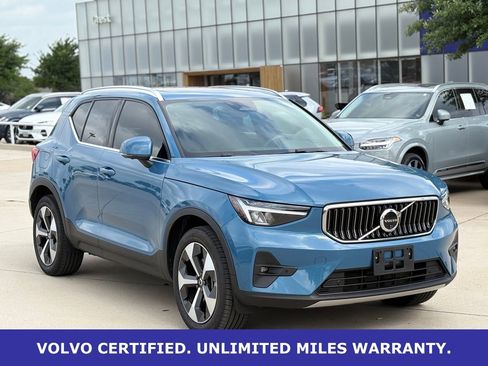 Certified 2025 Volvo XC40 B5 Plus AWD/4WD image 4