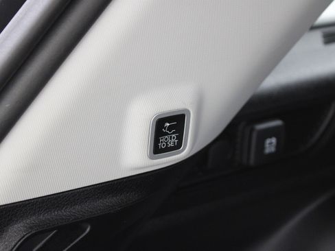 Used 2023 Jeep Grand Cherokee Limited w/ Black Appearance Package image 34